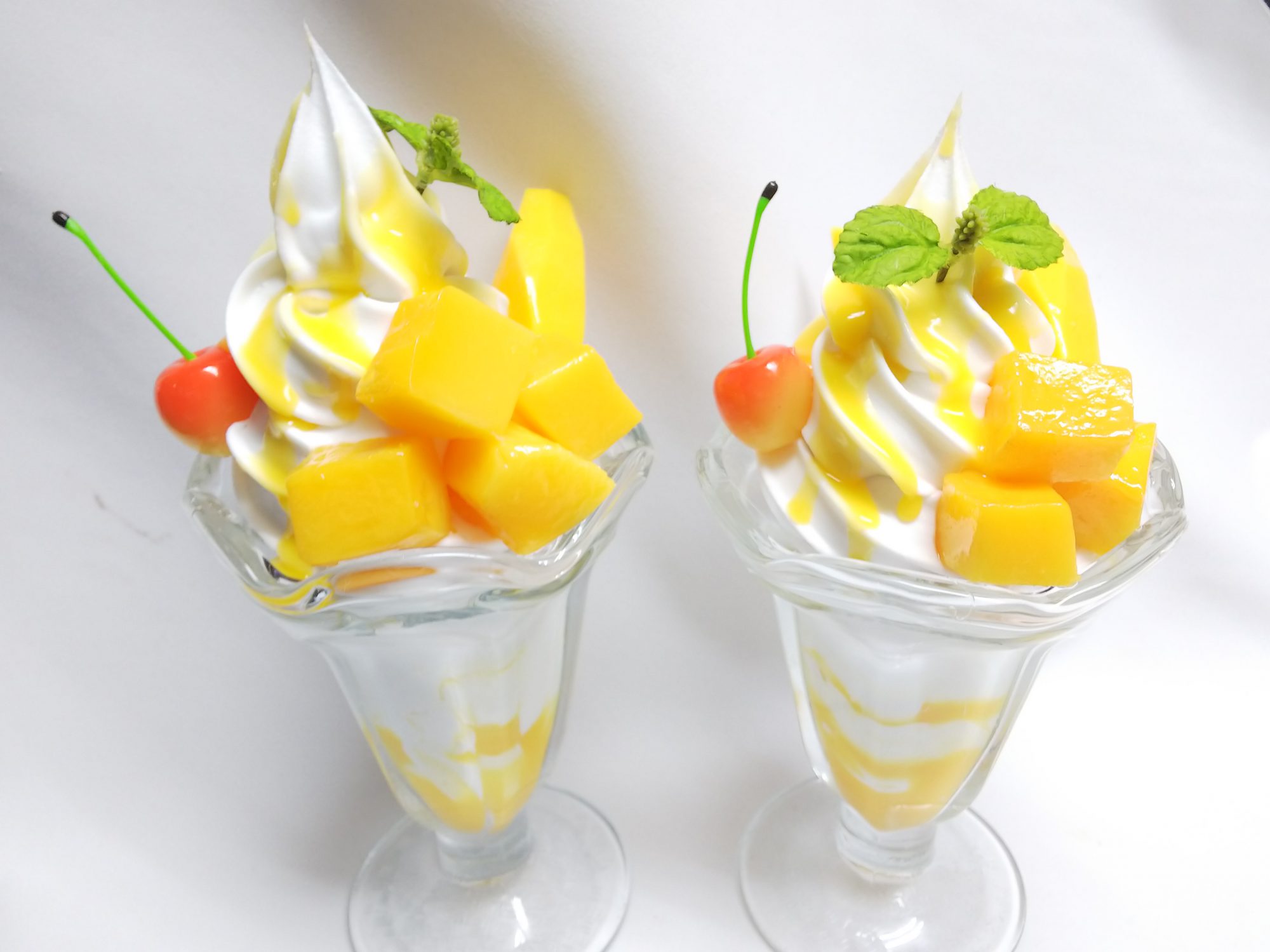 マンゴーのパフェ